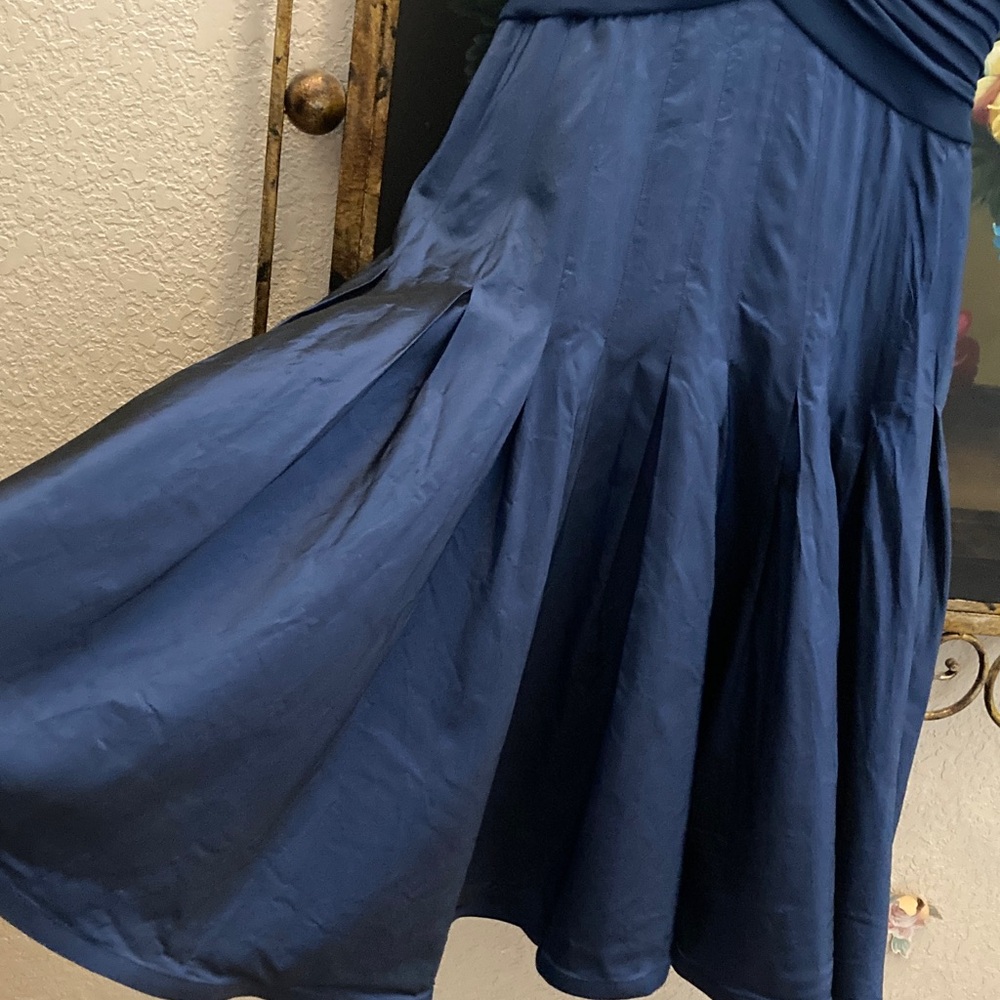 Tadashi Collection 100% Silk Taffeta Skirt, Fit-n-Flare, Navy Blue - Picture 4 of 8